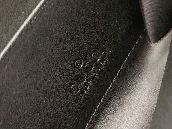 グッチ財布コピー着用イメージ